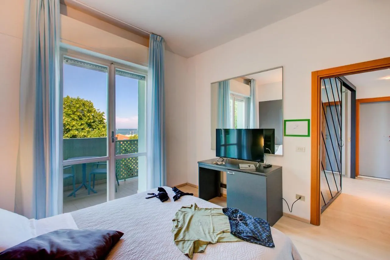 Hotel Ivano Rimini 3*,