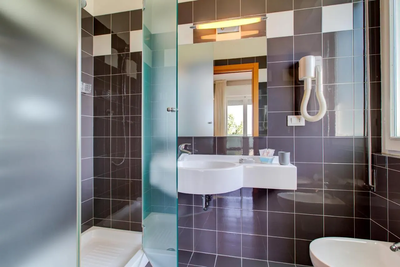 Hotel Ivano Rimini 3*,