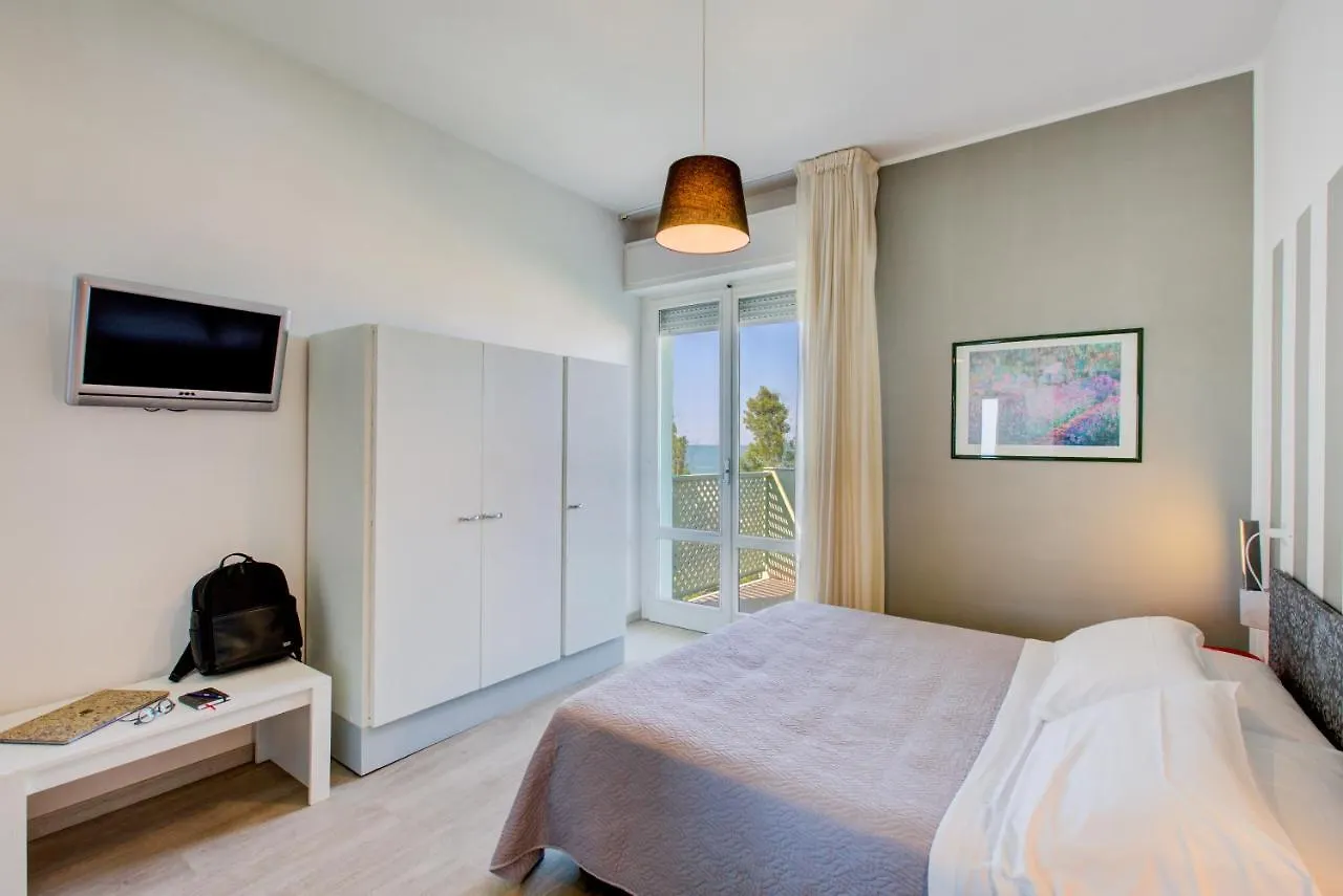 Hotel Ivano Rimini 3*,